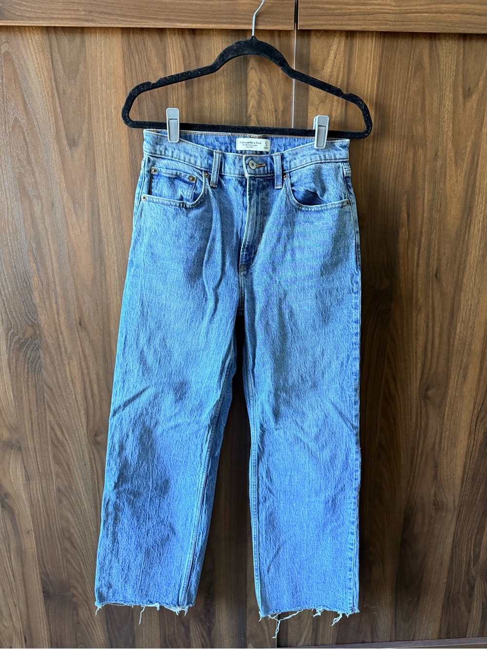Abercrombie & Fitch ‘90’s Relaxed high-rise raw-hem Jeans - size 27/4